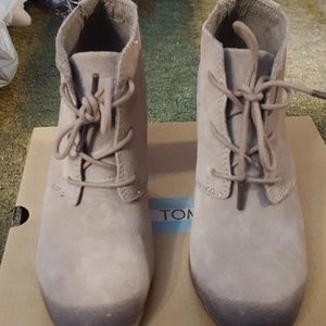 Toms lace-up ankle booties